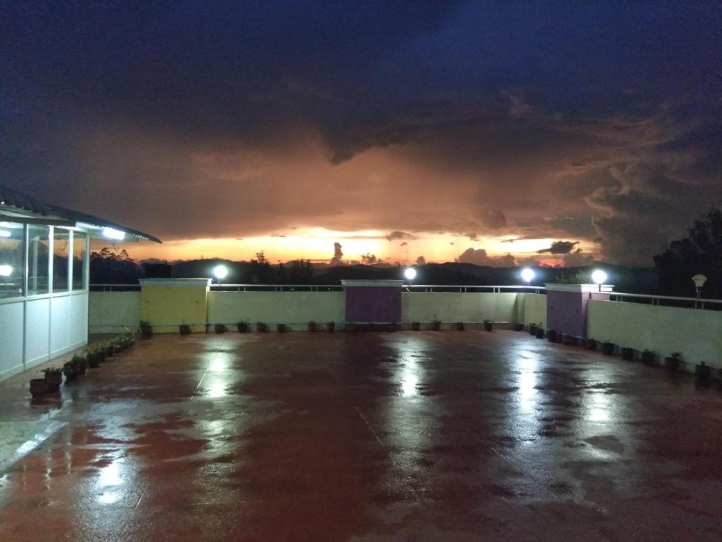 Mmr Holiday Inn Ooty Buitenkant foto