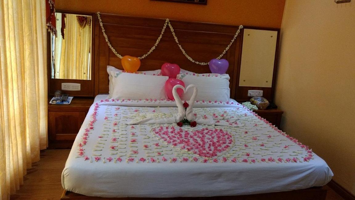Mmr Holiday Inn Ooty Buitenkant foto